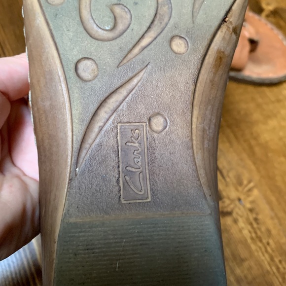 Clarks Tan Soft Faux Leather Sandals/Slides - Picture 3 of 3